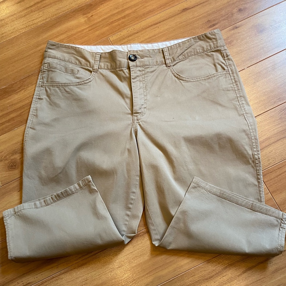 Woman’s casual tan Capris by Docker size 12
